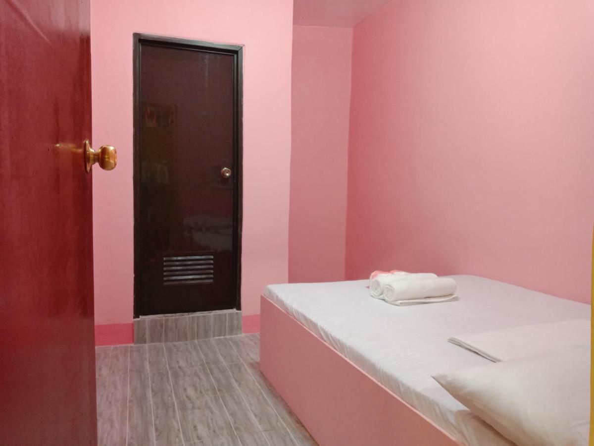 Ludy'S 2 Pension House Carles Esterno foto