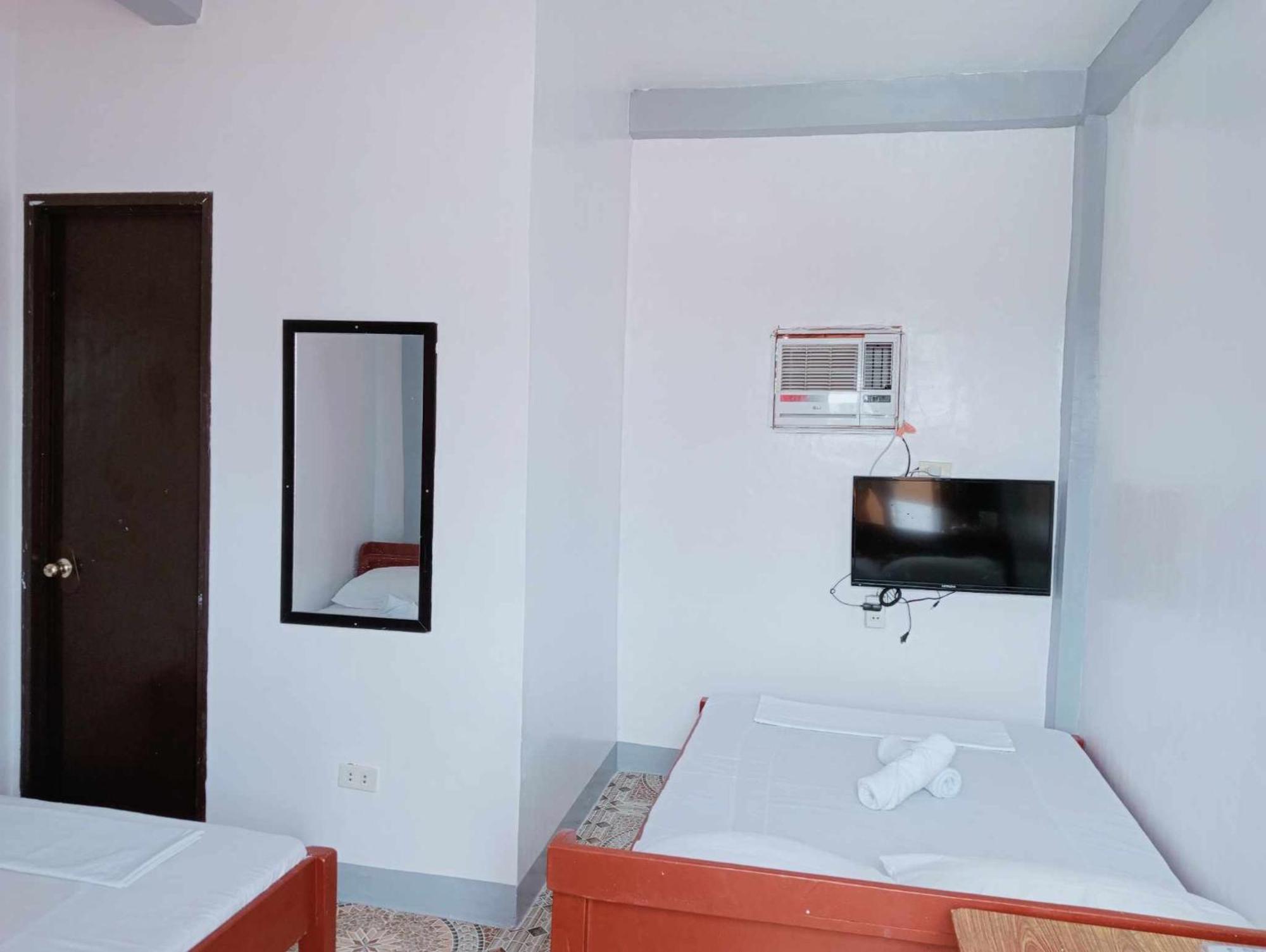 Ludy'S 2 Pension House Carles Esterno foto